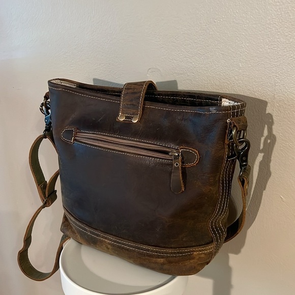 Myra crossbody or shoulder bag with adjustable strap thick durable leather - Picture 3 of 10